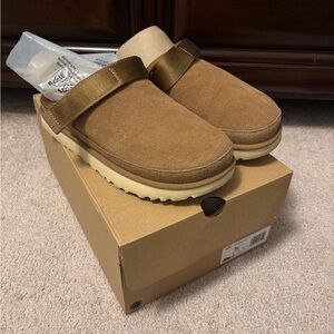UGG Goldenstar Clog in Tan